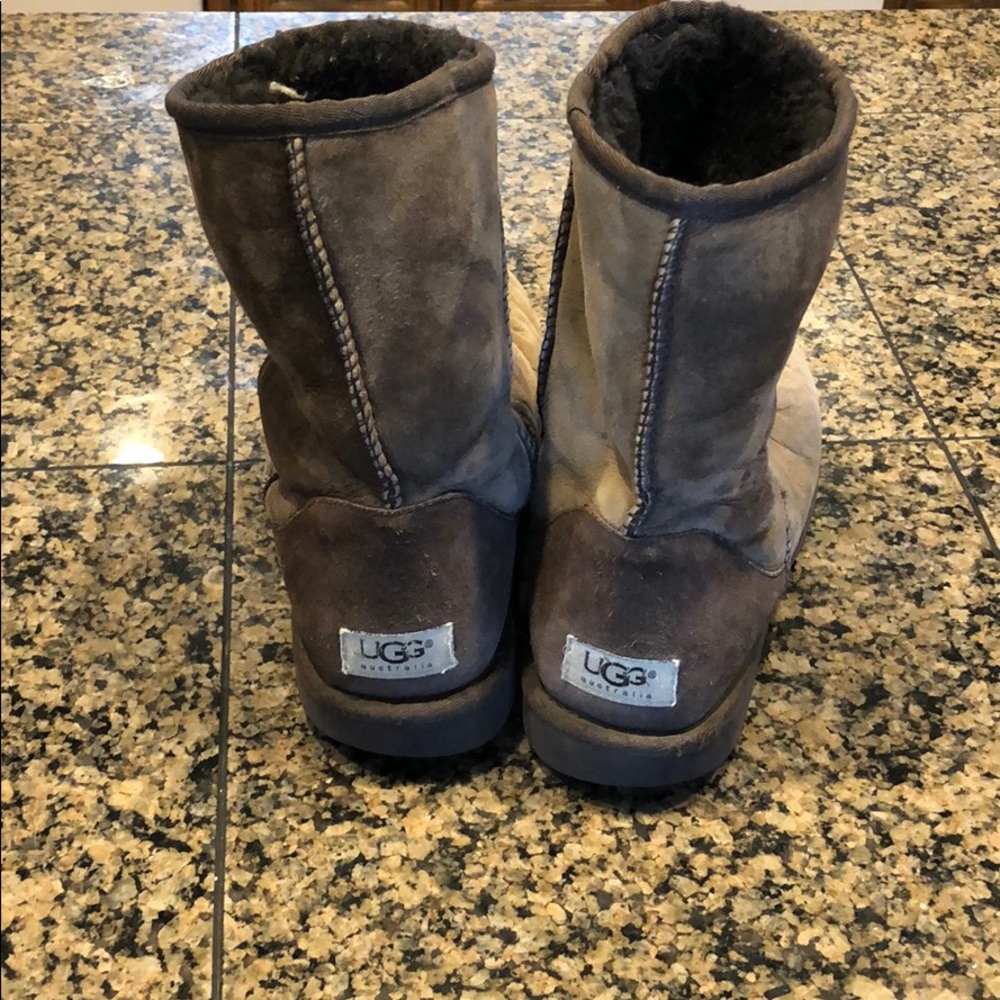 UGG Classic Short Boot - Picture 2 of 6